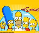 Пять членов Симпсоны Гомер и Мардж Бувье семьи и их трое детей, Барт, Лиза и Мэгги